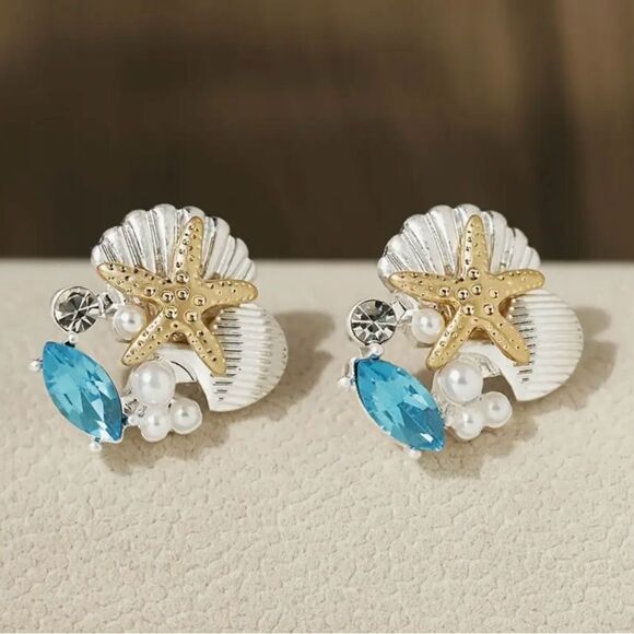💙 Betsey Johnson Stunning Sparkling Seashell Earrings💙 - Picture 2 of 4